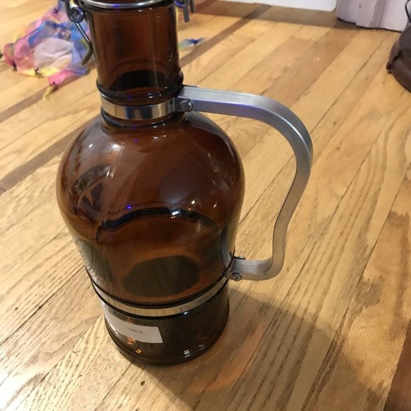 Victory Brewing Company Brown Glass Beer Insulated Growler Decanter .53 Gallon - Picture 3 of 5